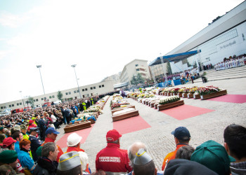 Похоронная процессия в Л’Aквиле после землетрясения 2009 года – фотографии Италии