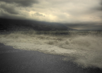 Шторм в Бечичи, Черногория – фотографии Черногории