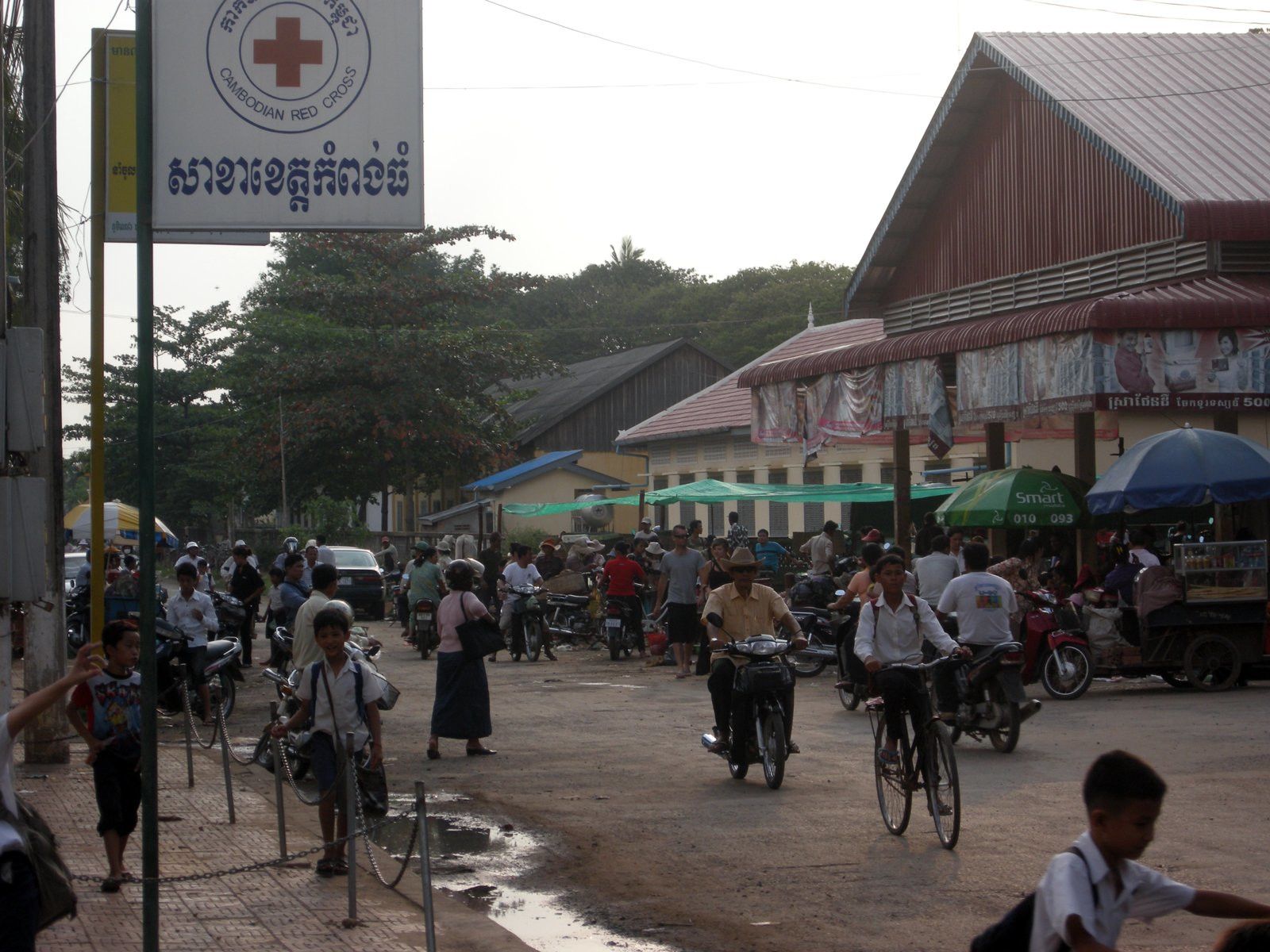 Люди в Кампонгтхом, Камбоджа – фотографии Камбоджи