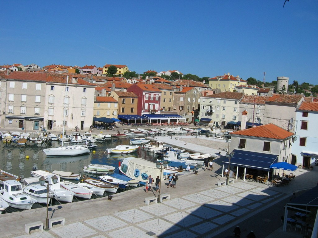 Дома на набережной в Цресе, Хорватия. Фото 7 – фотографии Хорватии