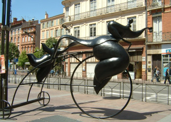 Скульптура в Тулузе, Франция – фотографии Франции