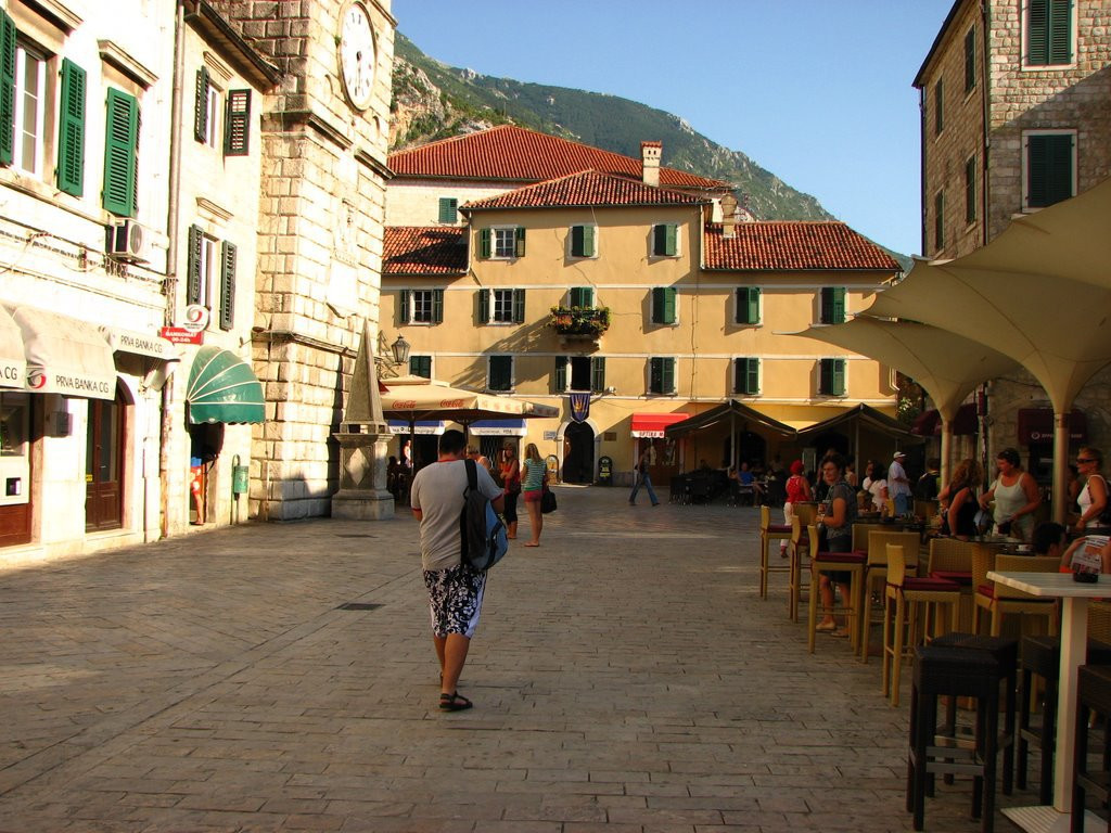 Улица в Котор, Черногория – фотографии Черногории
