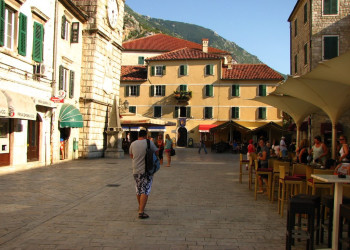 Улица в Котор, Черногория – фотографии Черногории