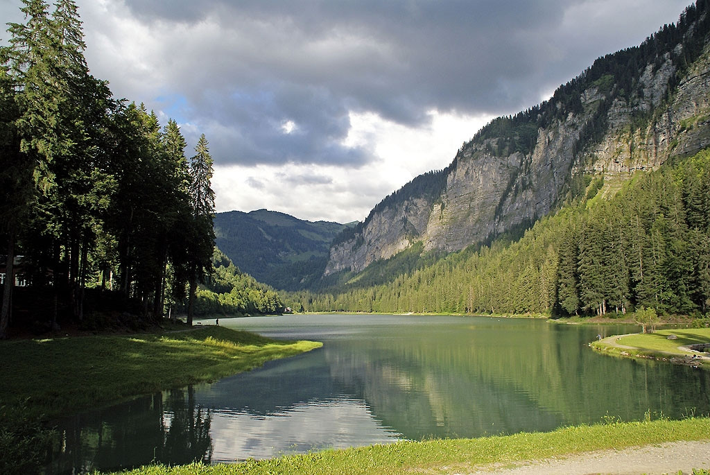 Озеро в Монтрионе, Франция. Фото 12 – фотографии Франции