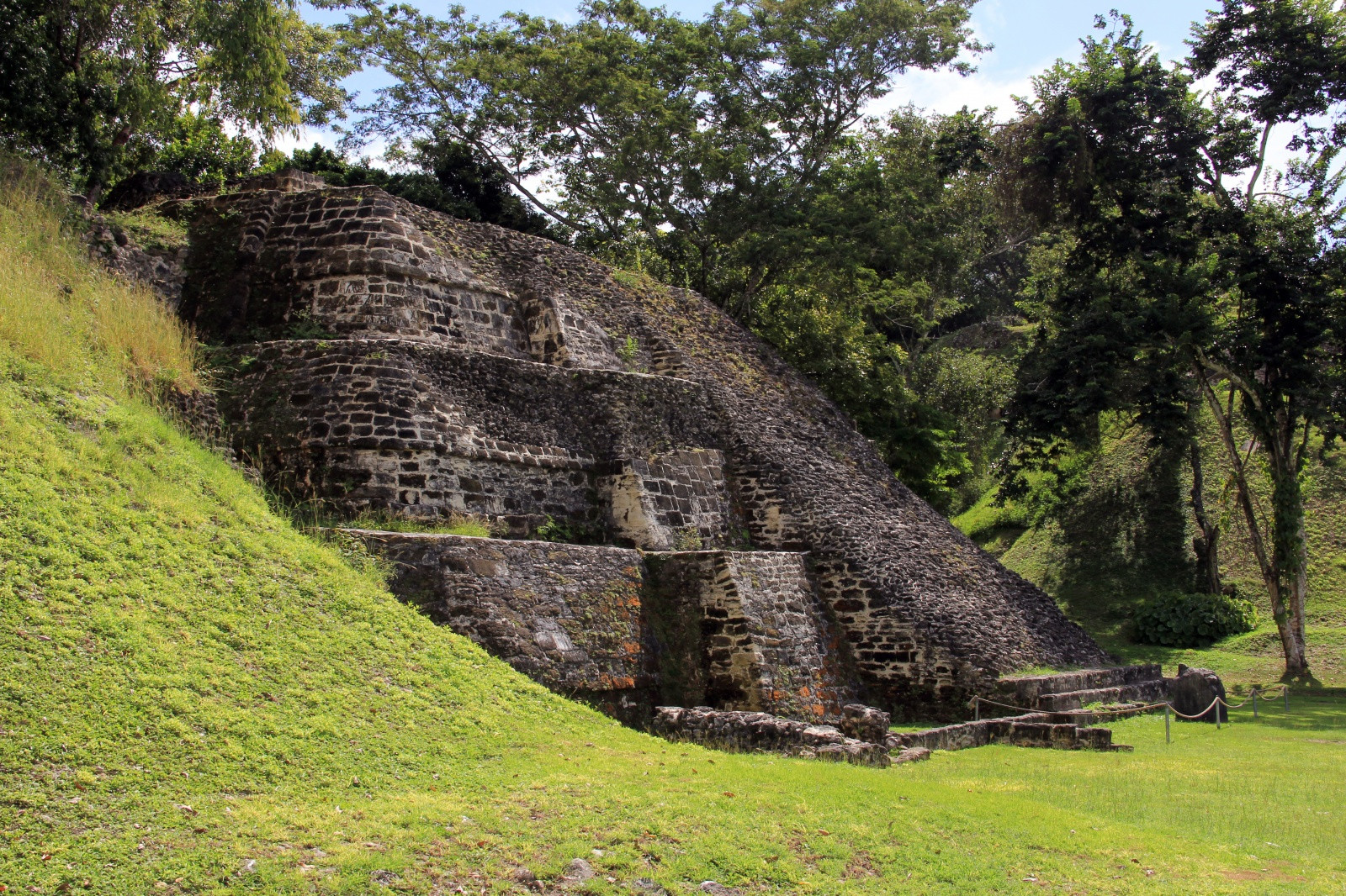 Археологический комплекс Шунантунич (Белиз) – фотографии Белиза