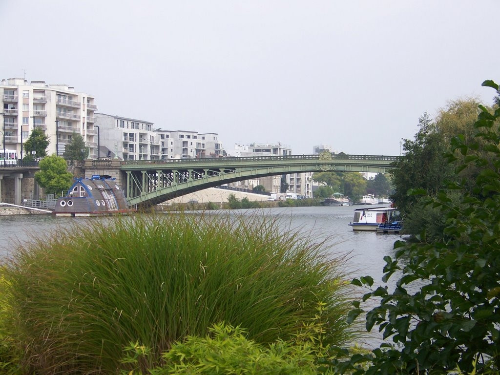 Мост в Нанте, Франция – фотографии Франции