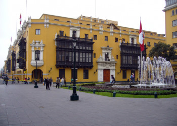 Муниципальный дворец (Palacio Municipal de Lima) в городе Лима – фотографии Перу
