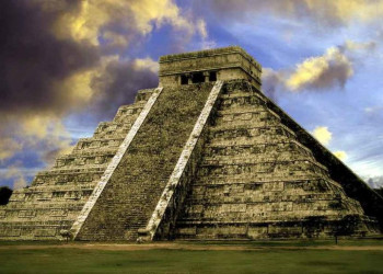 Пирамиды комплекса Чичен-Ица, полуостров Юкатан, Мексика – фотографии Мексики