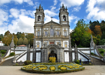 Церковь эллиптической формы в Бон-Жезуш – фотографии Португалии