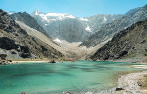 озеро Куликалон с видом на ледник г. Мария – фотографии Таджикистана