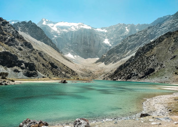 озеро Куликалон с видом на ледник г. Мария – фотографии Таджикистана