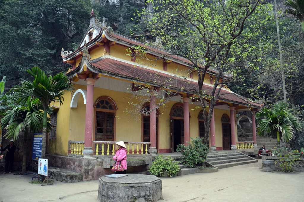 Храм Бич-Донг (Tam Coc-Bich Đong) в провинции Ниньбинь – фотографии Вьетнама