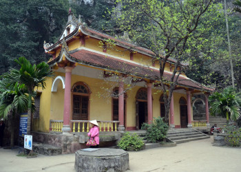 Храм Бич-Донг (Tam Coc-Bich Đong) в провинции Ниньбинь – фотографии Вьетнама
