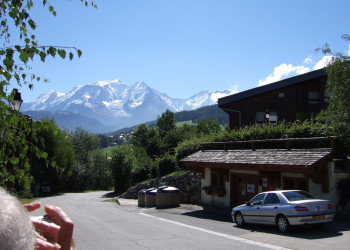 Дорога в Ле-Контамине-Монжуа, Франция – фотографии Франции