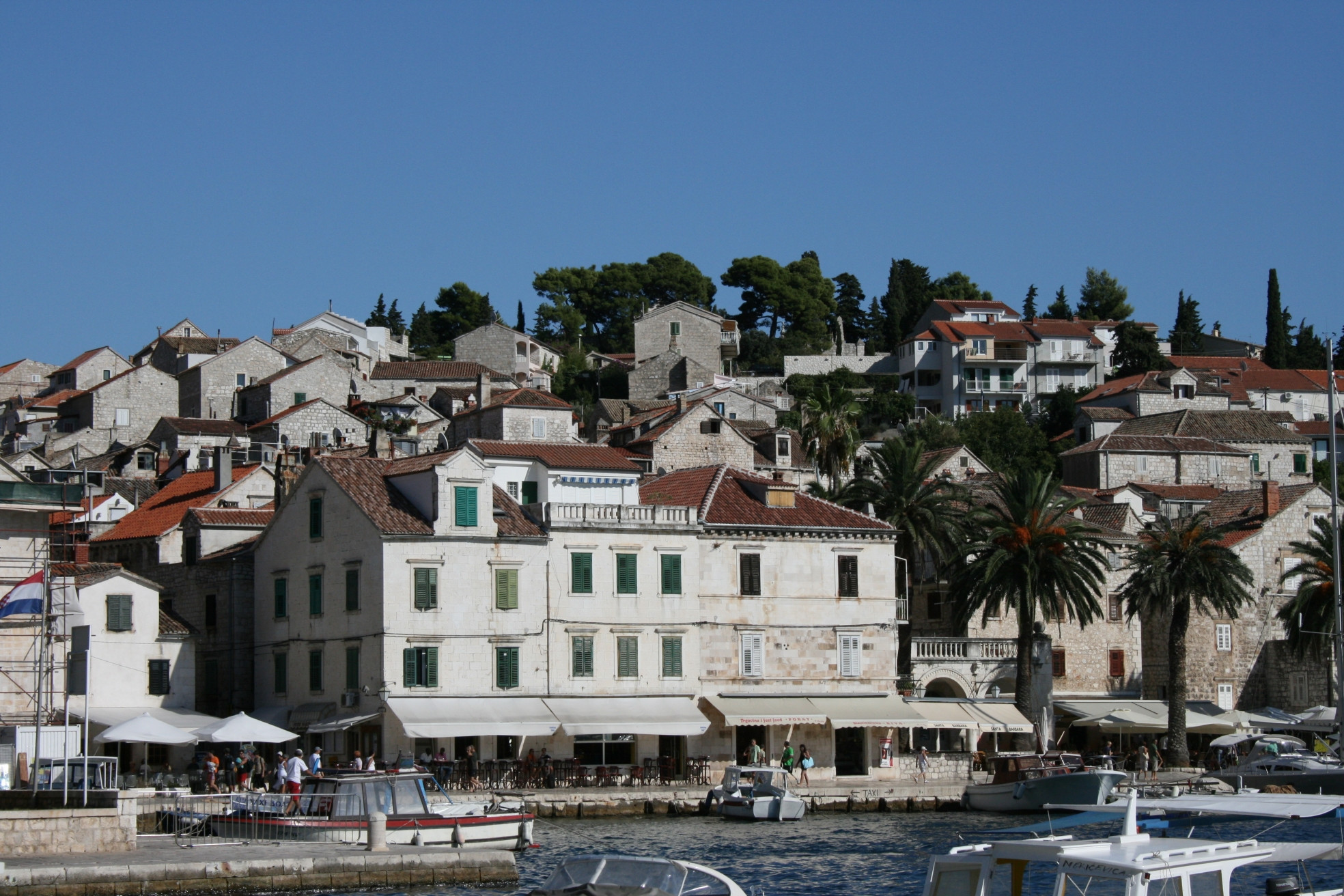 Дома на набережной в Хвар, Хорватия. Фото 3 – фотографии Хорватии