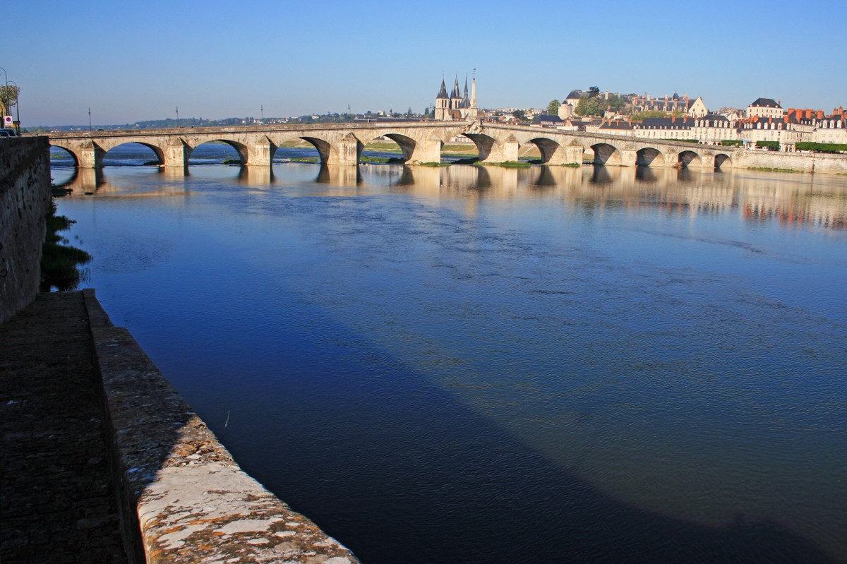 Река Лаура в Блуа, Франция. Фото 2 – фотографии Франции