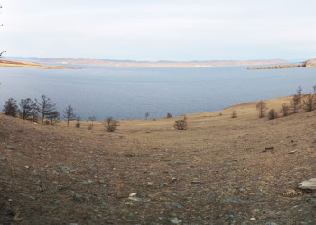 Вид с горы на Малое море в районе турбазы Алтан. Фото 2 – фотографии России