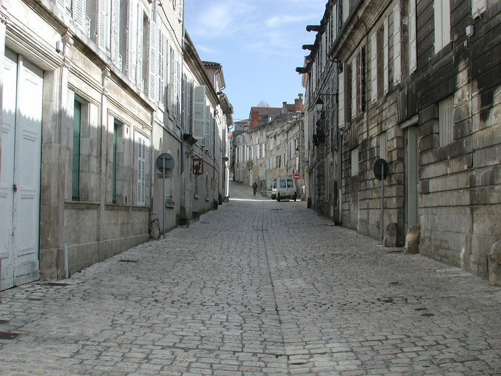 Улица в Коньяке, Франция. Фото 4 – фотографии Франции
