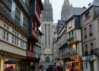 Люди в Кемпере, Франция. Фото 1 – фотографии Франции