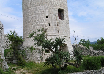 Башня на острове Црес, Хорватия – фотографии Хорватии