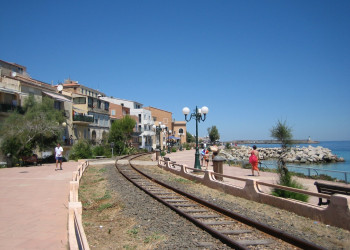 Набережная в Порто-Векьо, Франция. Фото 1 – фотографии Франции