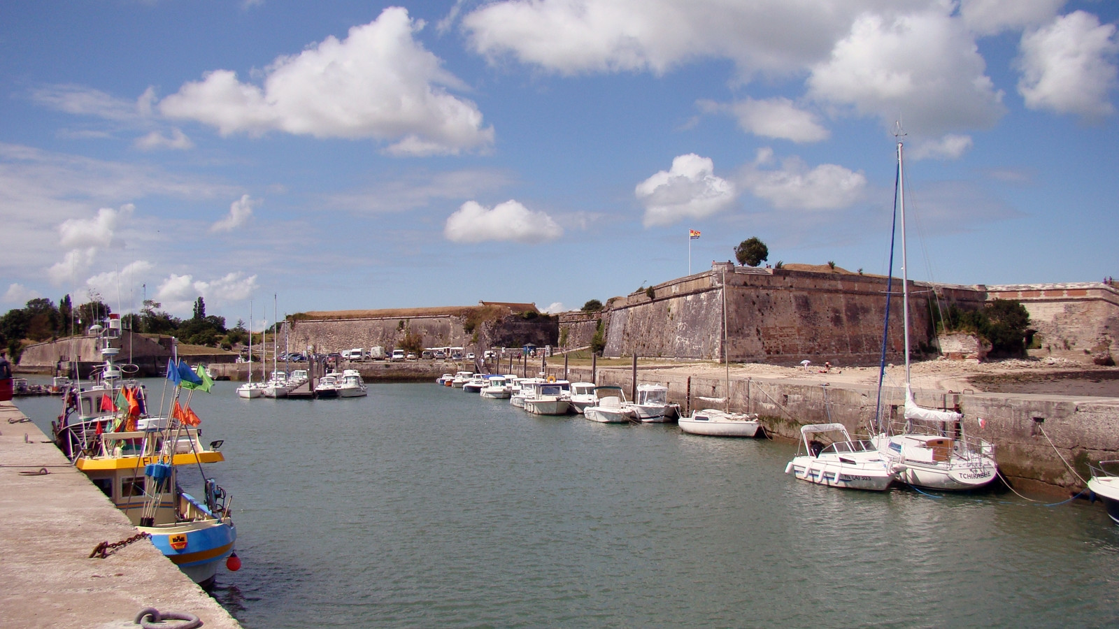 Яхты и катера на острове Олерон, Франция. Фото 11 – фотографии Франции