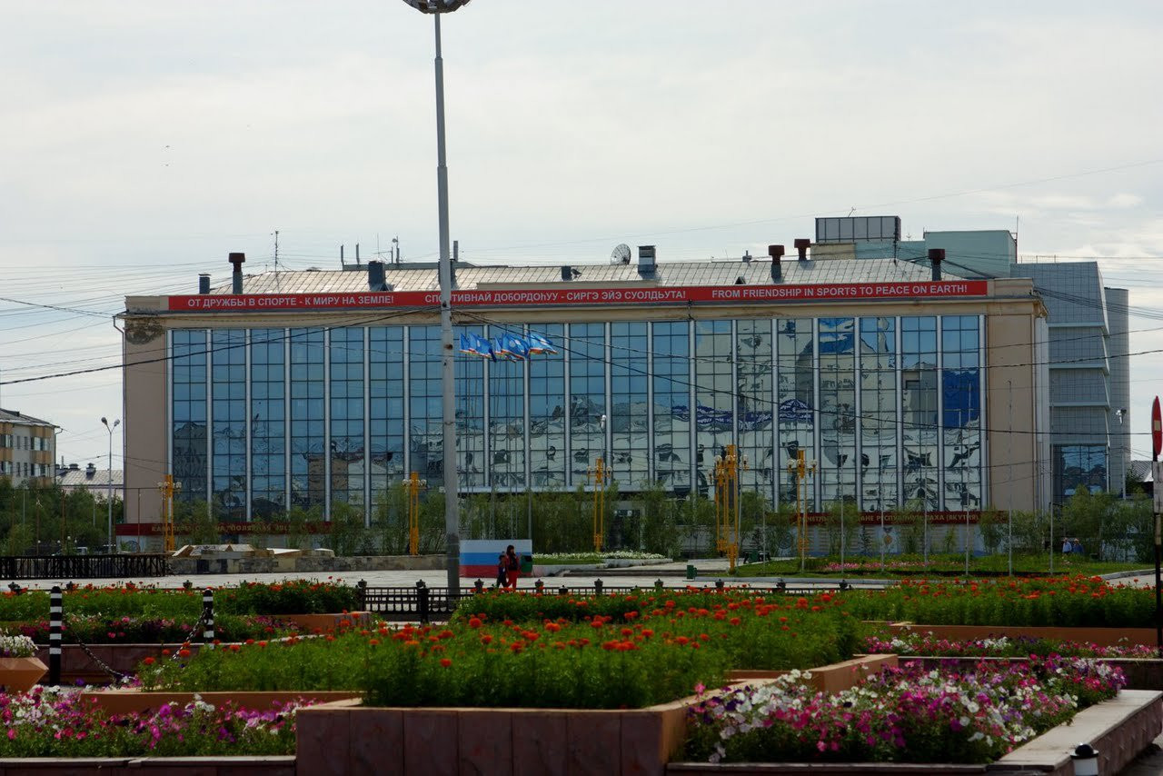 Клумбы цветов в Якутске, Россия – фотографии России