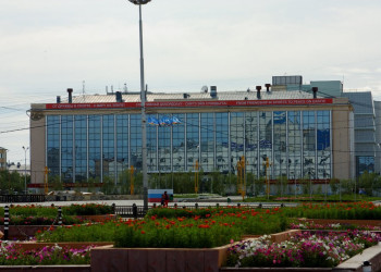 Клумбы цветов в Якутске, Россия – фотографии России