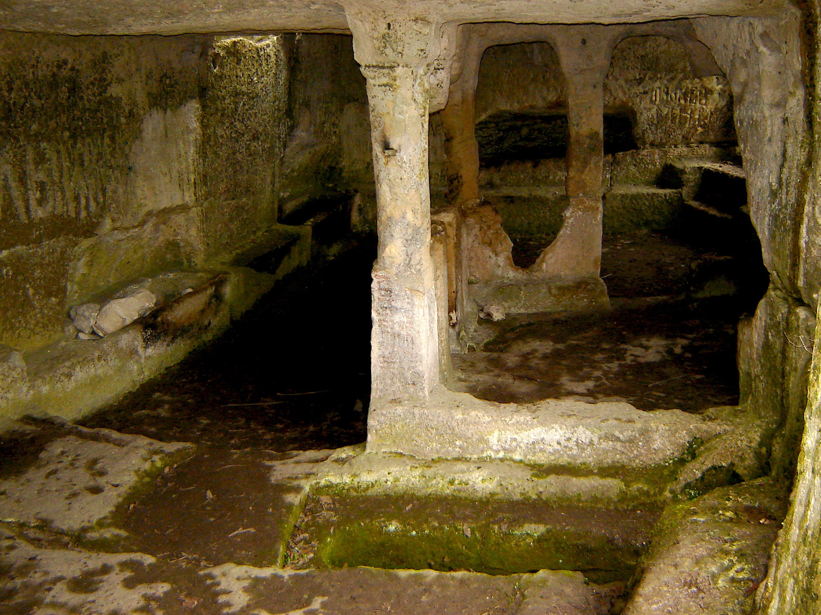 Пещерная крепость Тепе-Кермен в Бахчисарае. Фото 1 – фотографии России