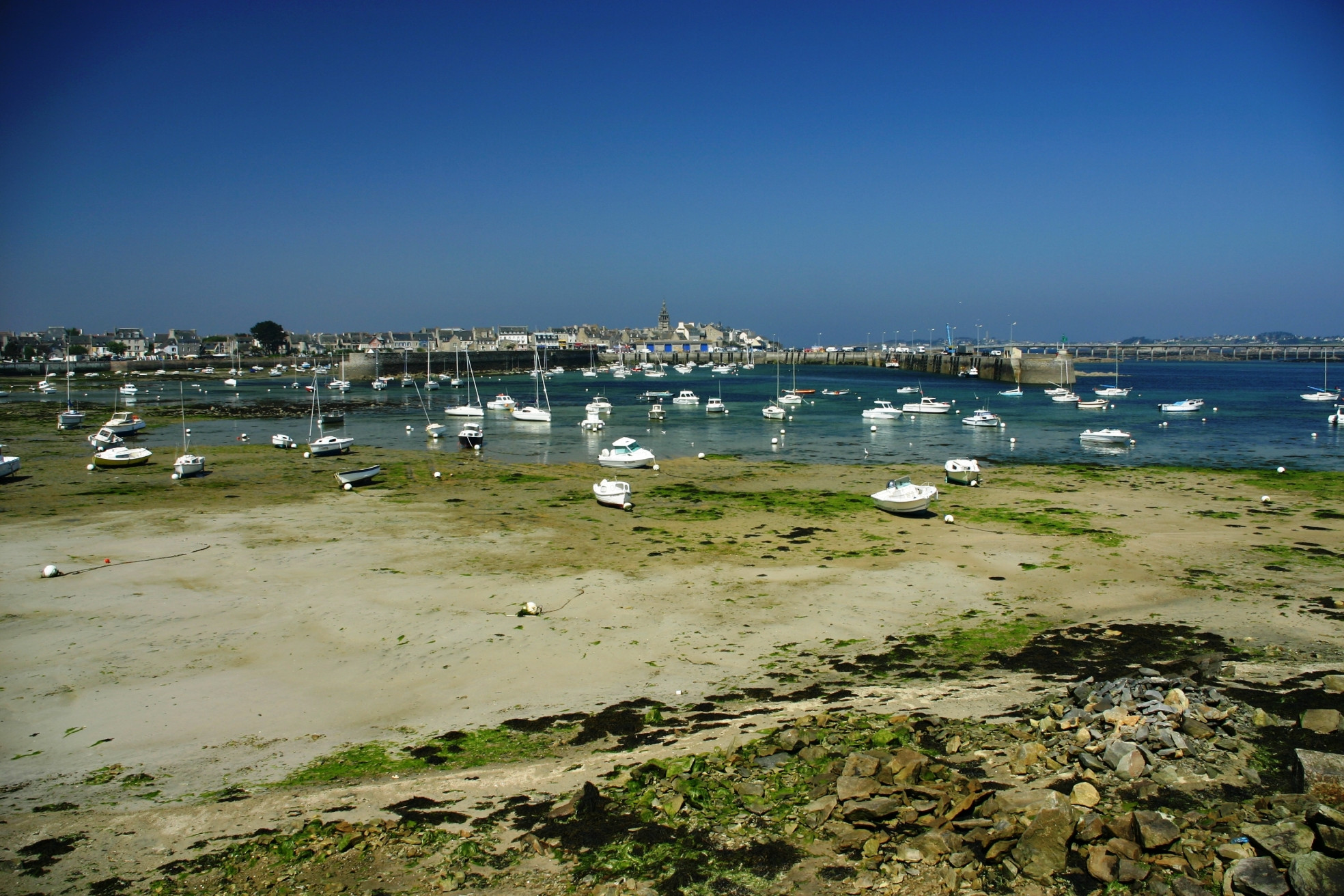 Яхты и катера в Сен-Мало, Франция – фотографии Франции