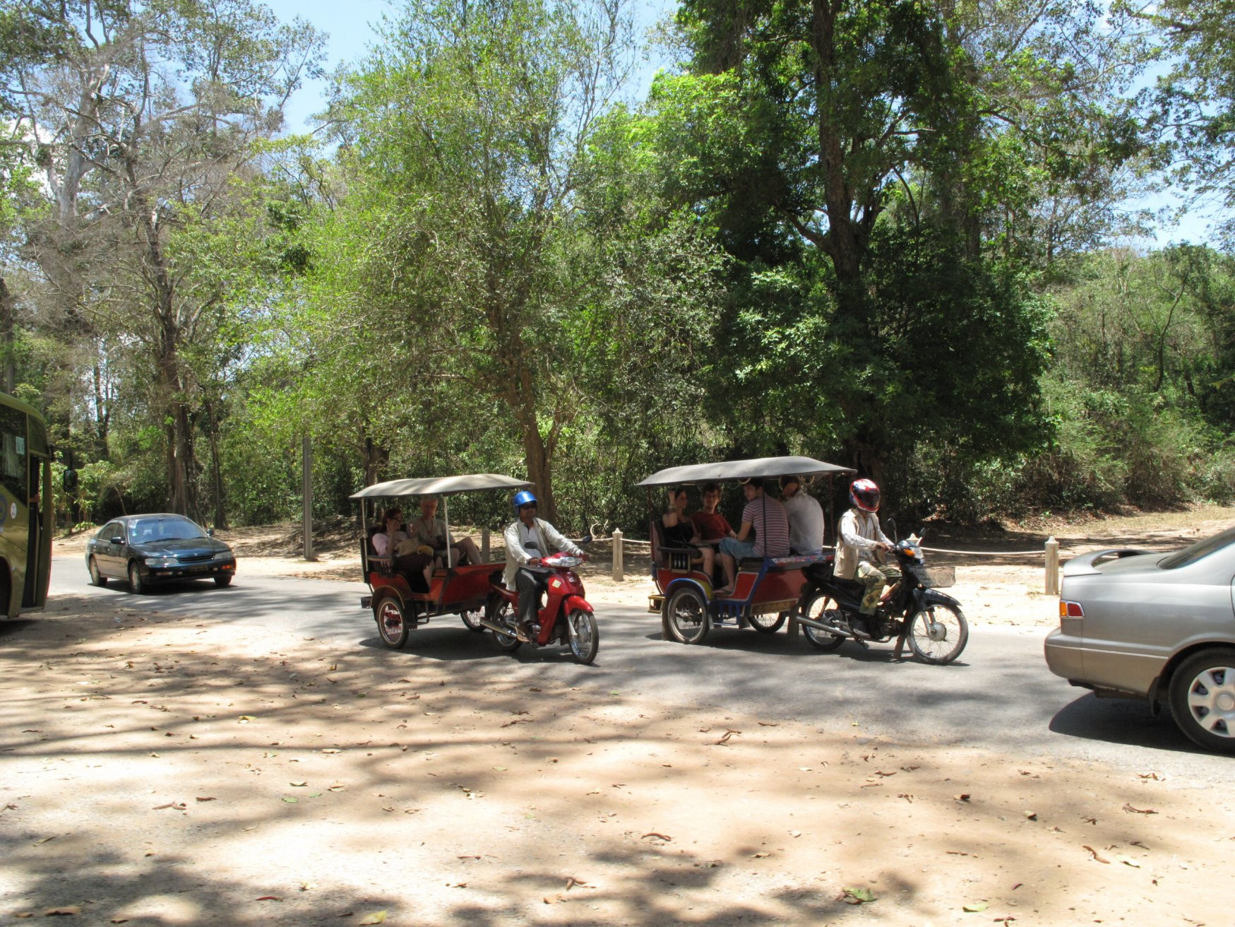 Транспорт в Ангкор, Камбоджа – фотографии Камбоджи