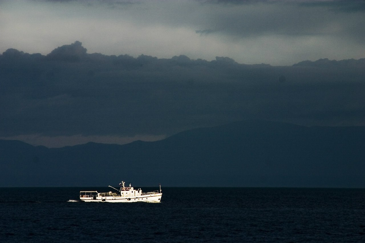 Катер на озере Байкал, Россия – фотографии России
