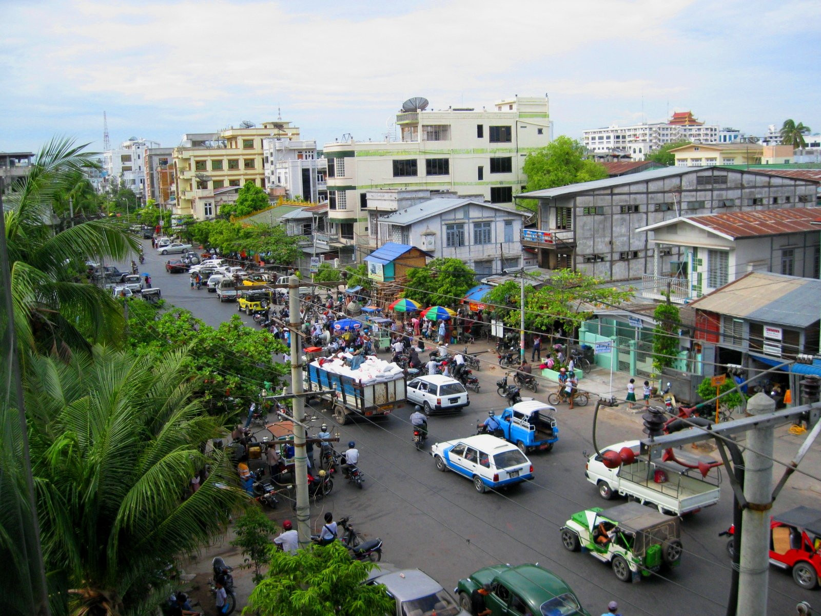 Улица в Мандалае, Мьянма. Фото 1 – фотографии Мьянмы
