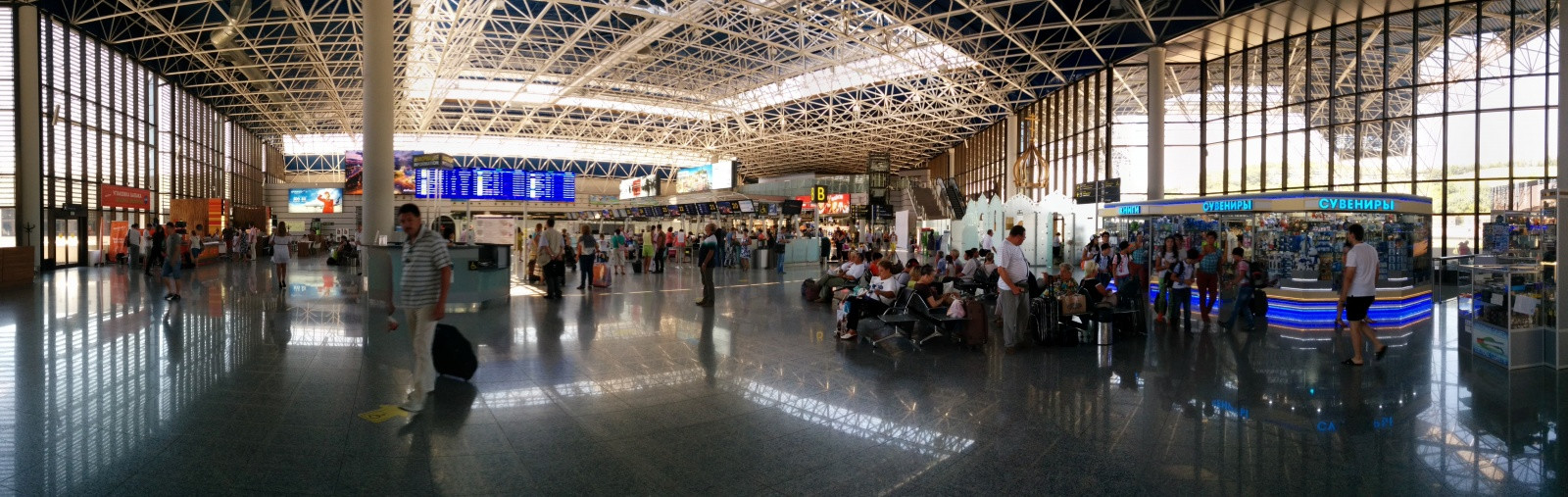 Красивый аэропорт Сочи (Адлер) – фотографии России