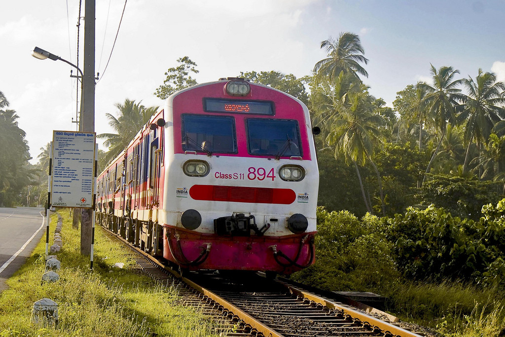 Поезд в Коcгоде, Шри-Ланка – фотографии Шри-Ланки
