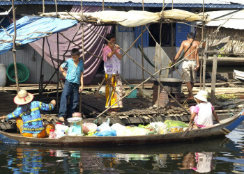 Люди на озере Топлесап, Камбоджа. Фото 2 – фотографии Камбоджи
