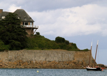 Дом на берегу в Перроз-Гирек, Франция. Фото 1 – фотографии Франции