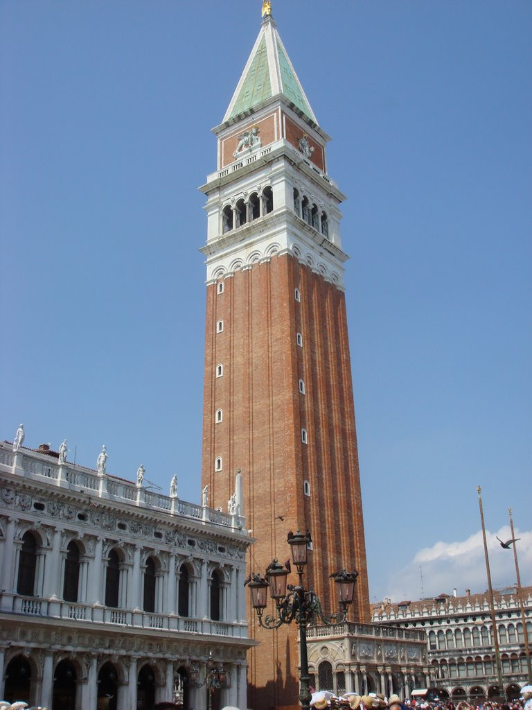 Башня в Венеции, Италия – фотографии Италии