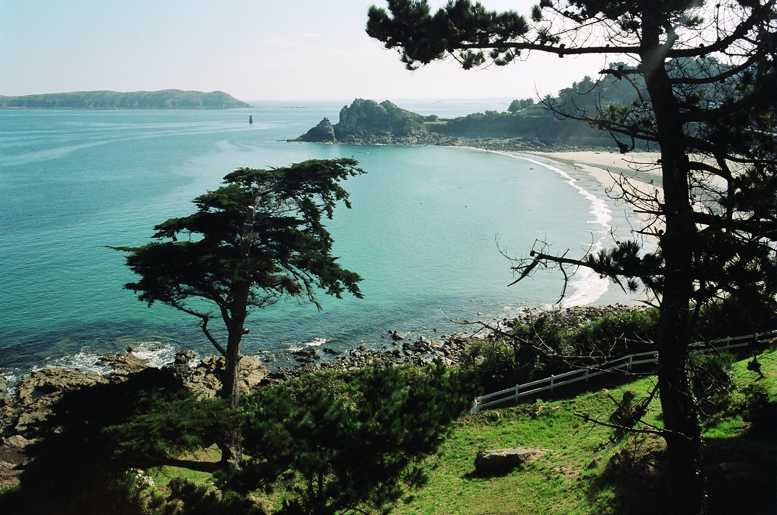 Берега в Перроз-Гирек, Франция. Фото 1 – фотографии Франции