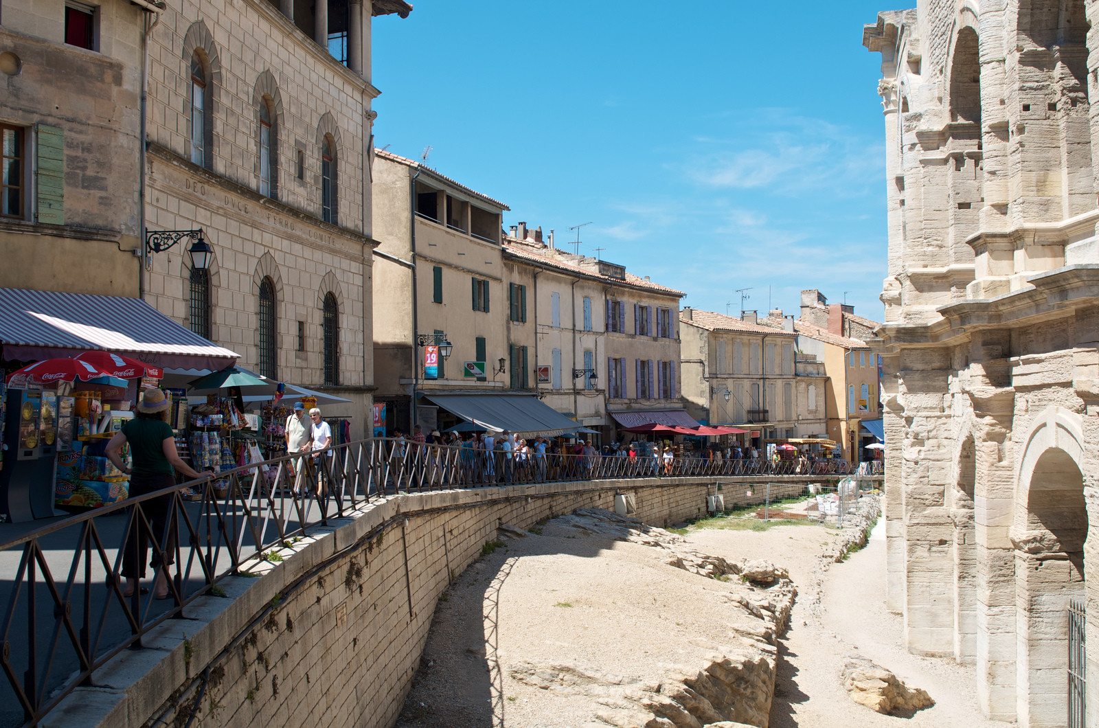 Город Арль, юг Франции – фотографии Франции