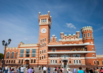 Часы "12 апостолов" на Патриаршей площади в Йошкар-Оле. Фото 2 – фотографии России