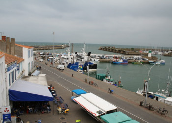 Набережная в Иль-Дье, Франция – фотографии Франции