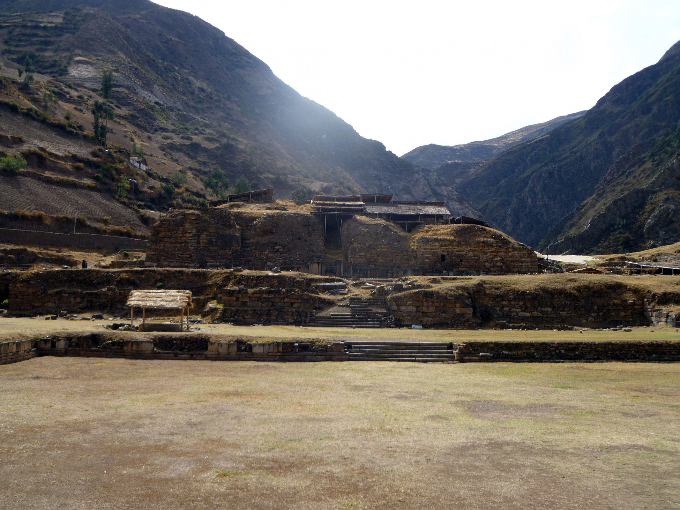 Развалины в Чавин-де-Уантар, Перу – фотографии Перу