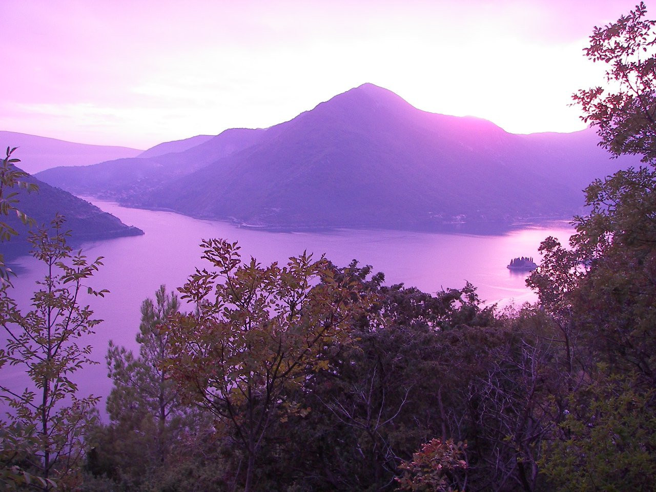 Восход в Которском заливе, Черногория – фотографии Черногории