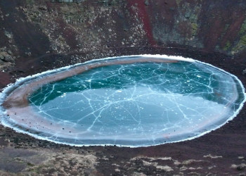 Замёршее озерцо – фотографии Исландии