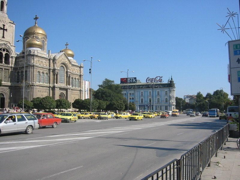 Улица в Варне, Болгария. Фото 12 – фотографии Болгарии