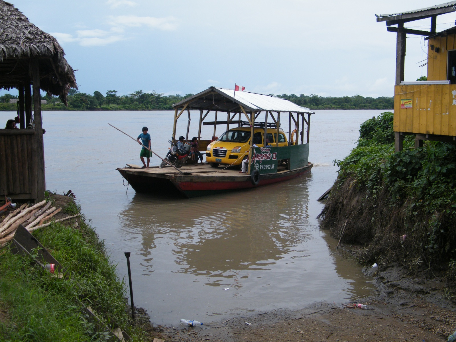 Паром в Пуэрто-Мальдонадо – фотографии Перу