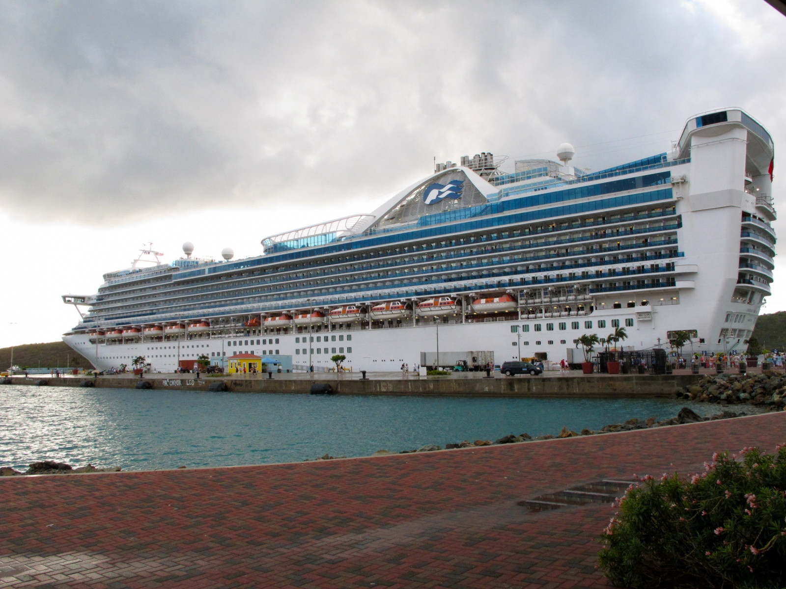 Круизный лайнер в порту Сент-Томаса – фотографии Виргинских островов (США)