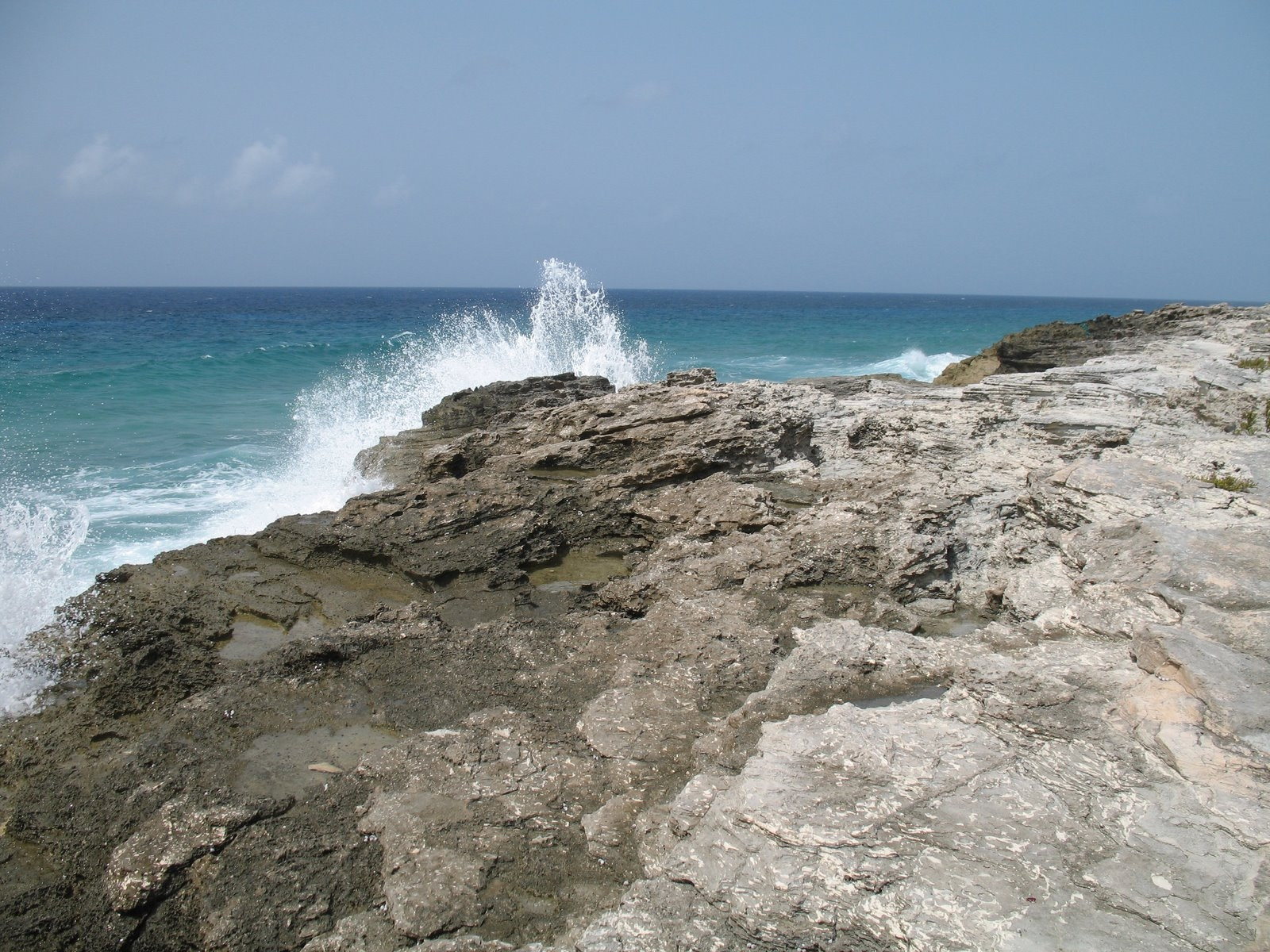 Скалы на острове Сан-Сальвадор, Багамские острова. Фото 1 – фотографии Багамских островов