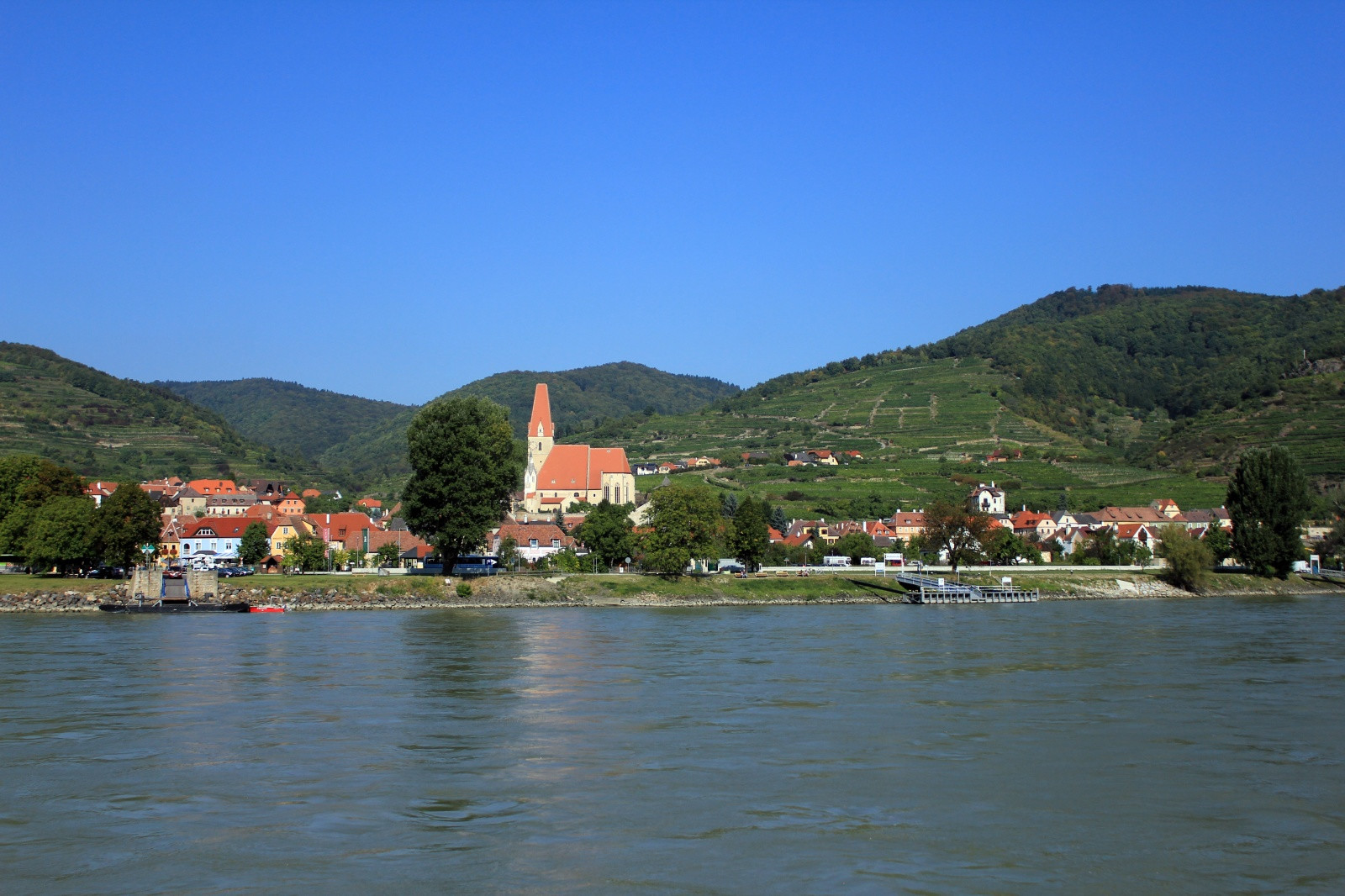 Небольшой городок Вайсенкирхен-ин-дер-Вахау – фотографии Австрии